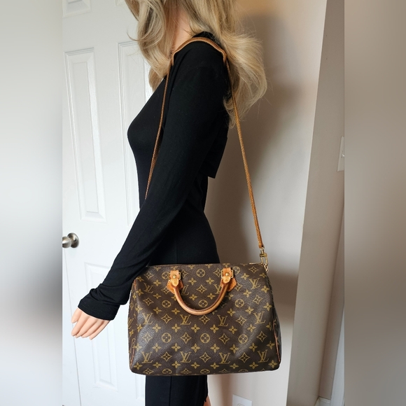 Authentic LOUIS VUITTON Monogram Speedy 30 Bandouliere Shoulder Bag - Picture 16 of 16